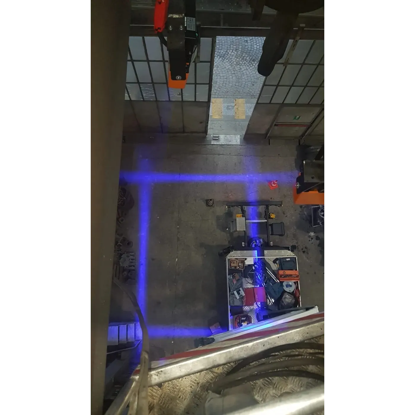 Projektor liniowy LED do suwnic HP 65W, montaż 5 - 12 m