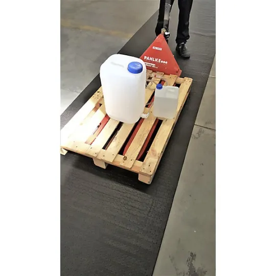 Sorbent trzywarstwowy, rolka uniwersalna, antypoślizgowa