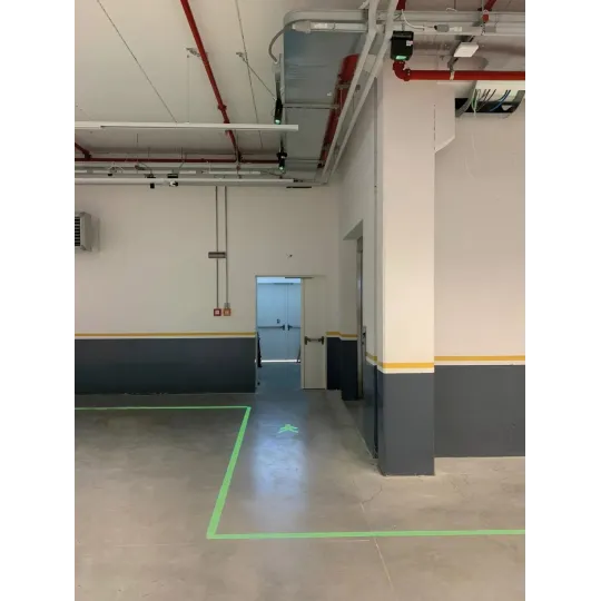 Projektor liniowy LED do wyznaczania ciągów komunikacyjnych